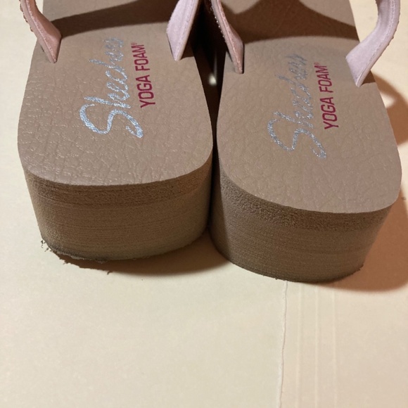 Skechers Yoga Foam Flip Flops NWOT - Picture 4 of 6